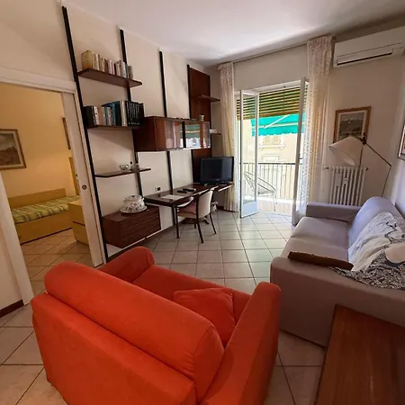 Welcome Riviera Levante 51 E Un Accogliente Nel Centro Di A 100 M Dal Mare E 250 M Dall'iconico Castello Sul Mare La Posizione Ideale Consente Di Raggiungere Comodamente A Piedi Spiagge Ristoranti Negozi E La Stazione Apartamento *