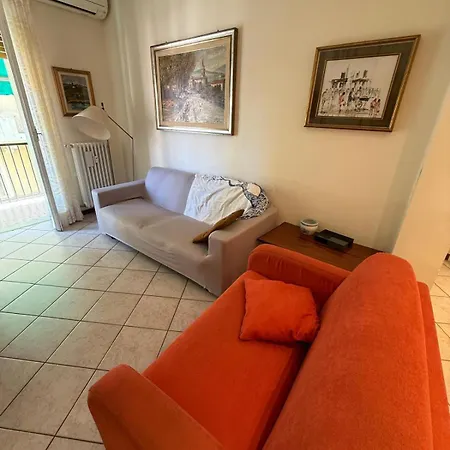 Welcome Riviera Levante 51 E Un Accogliente Nel Centro Di A 100 M Dal Mare E 250 M Dall'iconico Castello Sul Mare La Posizione Ideale Consente Di Raggiungere Comodamente A Piedi Spiagge Ristoranti Negozi E La Stazione