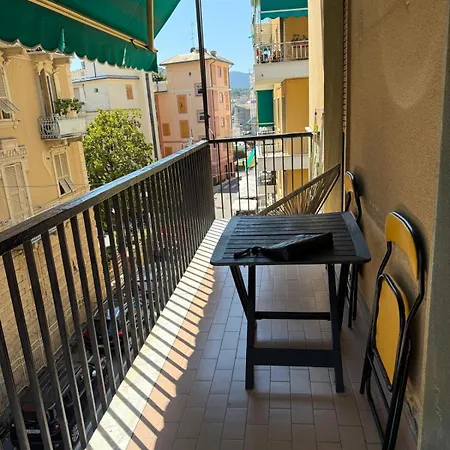 Welcome Riviera Levante 51 è Un Accogliente Nel Centro Di A 100 M Dal Mare E 250 M Dall'iconico Castello Sul Mare La Posizione Ideale Consente Di Raggiungere Comodamente A Piedi Spiagge Ristoranti Negozi E La Stazione