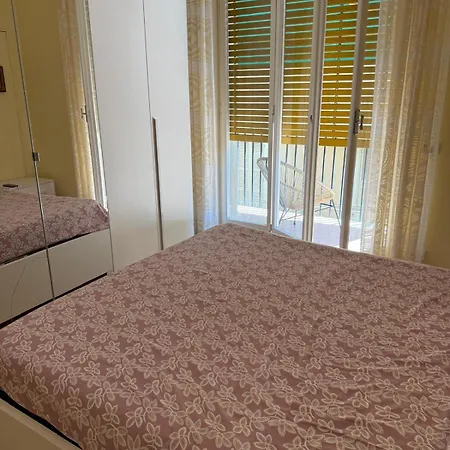 Welcome Riviera Levante 51 E Un Accogliente Nel Centro Di A 100 M Dal Mare E 250 M Dall'iconico Castello Sul Mare La Posizione Ideale Consente Di Raggiungere Comodamente A Piedi Spiagge Ristoranti Negozi E La Stazione *