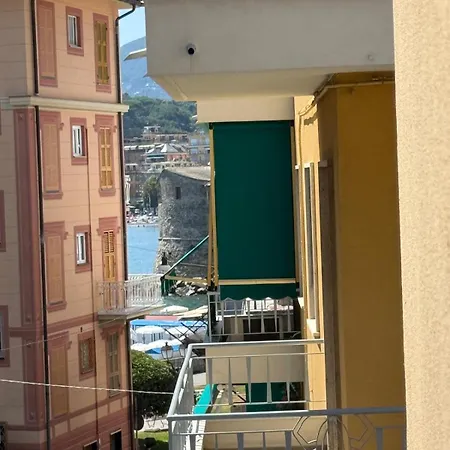 Welcome Riviera Levante 51 E Un Accogliente Nel Centro Di A 100 M Dal Mare E 250 M Dall'iconico Castello Sul Mare La Posizione Ideale Consente Di Raggiungere Comodamente A Piedi Spiagge Ristoranti Negozi E La Stazione Apartamento Rapallo